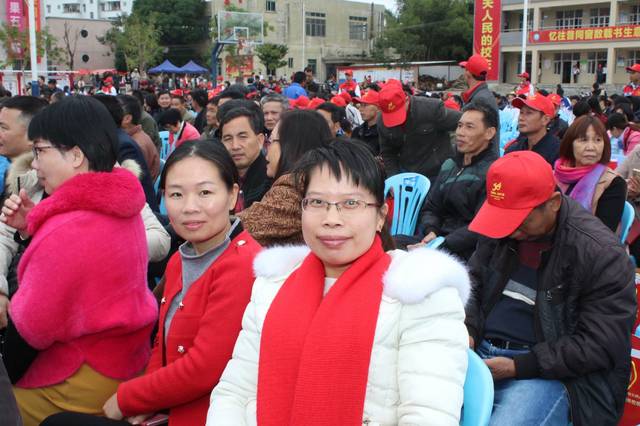 电白区望夫中学九二届校友,东莞市以纯集团有限公司创始人之一,公司