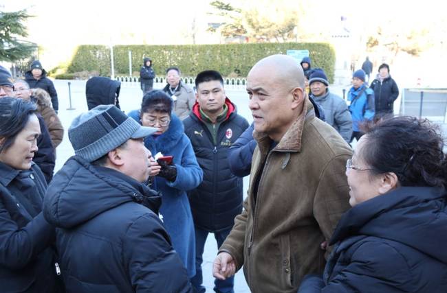 今天送别赵忠祥,众多央视主持人前来送行