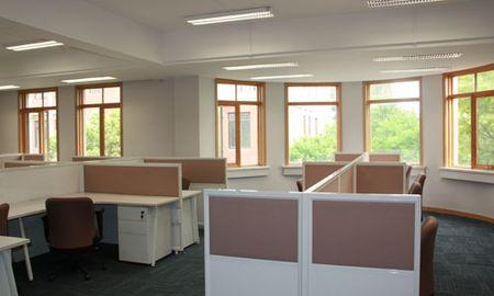 独立车库(德国索玛牌遥控车库门),接待/洽谈室,员工办公区,经理室