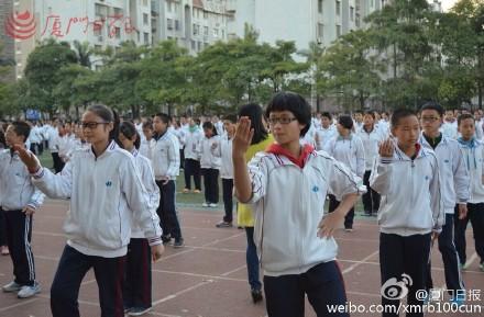 厦门金尚中学千名学生齐跳"小苹果" 场面壮观(图)