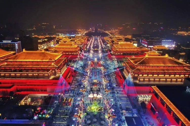 这个冬天,一定要在大唐不夜城的人群中,感受一下旧长安的热闹.