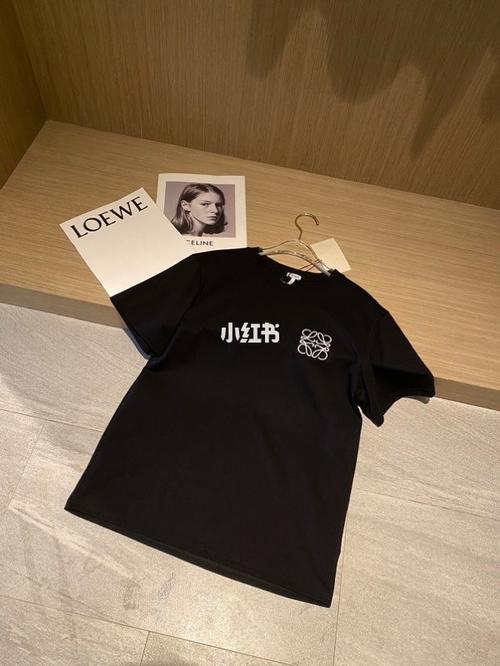 单品推荐|loewe t恤_肩宽_t恤_百搭_罗意威怎么样_穿搭_刺绣_肩带