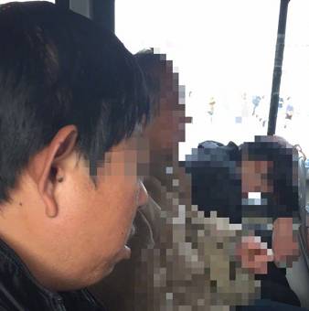 手摸哪儿呢臭流氓,常坐911路公交的天津姐姐们,小心这男的!