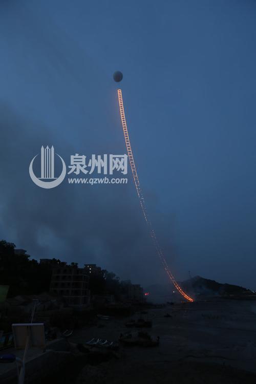 蔡国强在泉州惠屿岛炸出"天梯"(图)