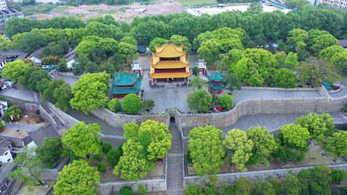 岳阳楼,据说背出《岳阳楼记》就免票