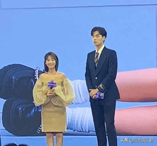 胡一天邢菲合体亮相,没了修图师的精修,生图下的颜值没看错吧