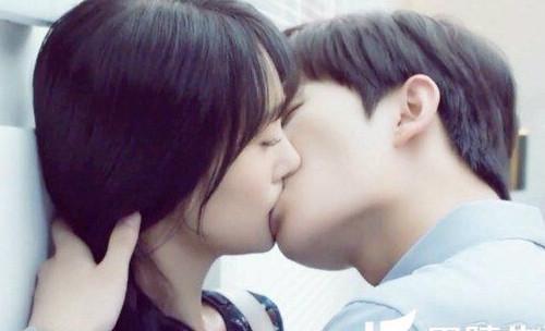 杨洋自曝和某一女星真的谈恋爱了,自虐待到狂!