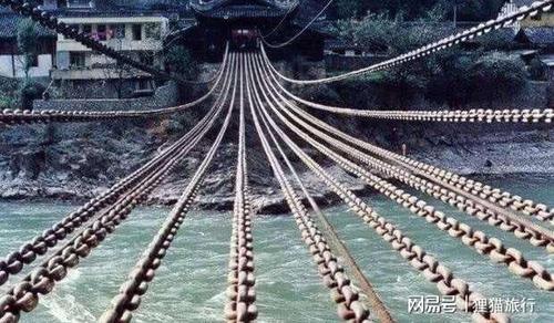 四川一座著名铁索桥,距今三百年历史,过桥收费10元