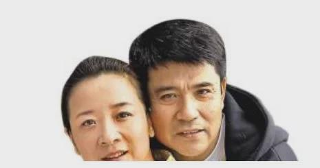 陈小艺车内激吻同居他人12年无性婚姻丈夫我相信她