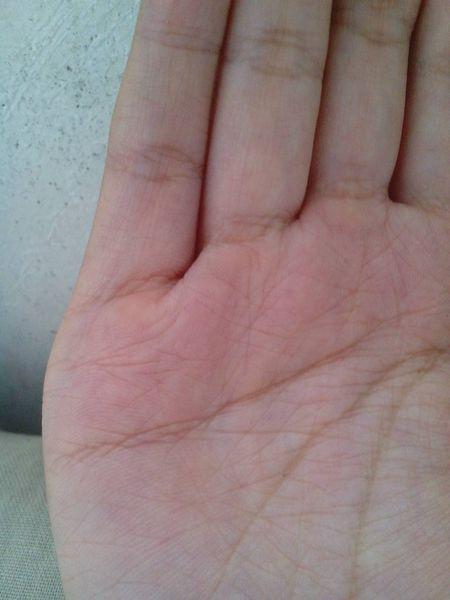 请高人看感情线,有岛纹,有锁链状,有分叉,有似断非断