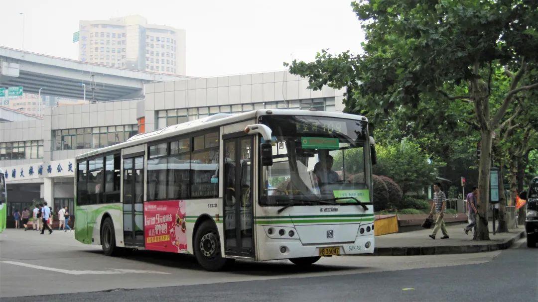 车影行踪:乐乘"红"线109路公交车的红色之旅