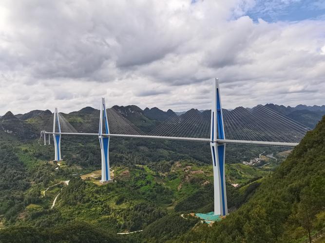 新春走基层 | 打卡平塘"天空之桥"