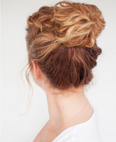 小孩跳舞怎样给她盘头发 简单好看的盘发步骤(3)