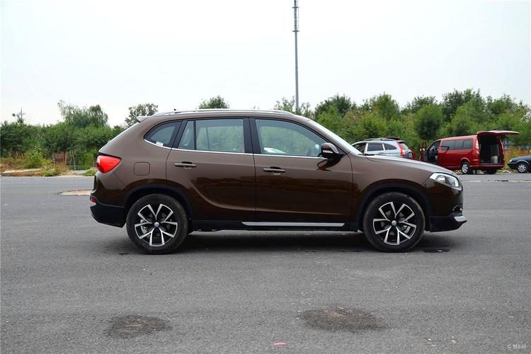 【中华v52014款1.5t 手动 两驱 豪华型侧后45度车头向