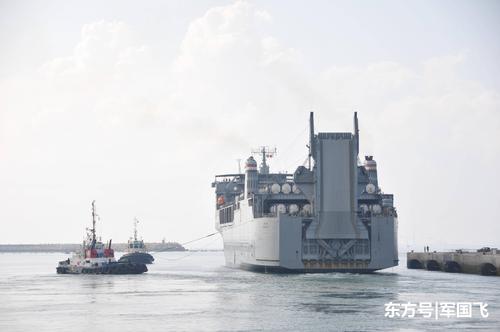 滚装船,通过这些船只,可以确保美国海军陆战队和陆军的重型装备实现