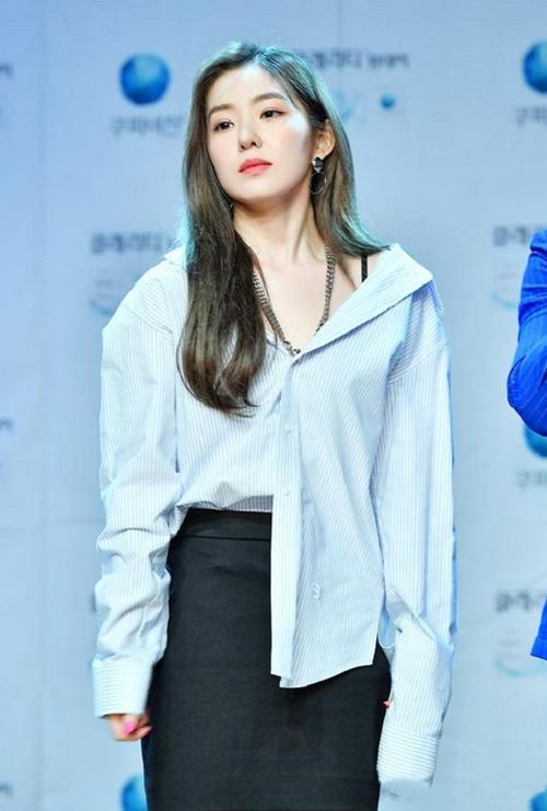 裴珠泫"南韩第一神颜"名不虚传,烂大街衬衫搭牛仔裤,157穿成167