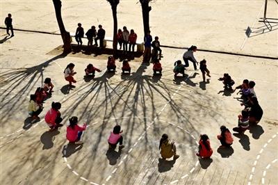 山里小学生快乐的寄宿生活