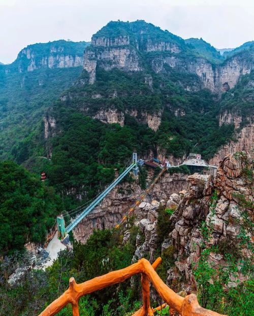 天脊山风景区,地处巍巍800里太行山中东部,横跨山西河南两省,位于