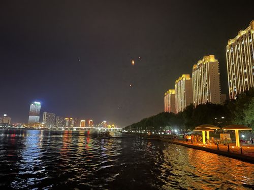 吉林省还有个吉林市,雾凇之城,3块钱坐轮渡游松花江夜景