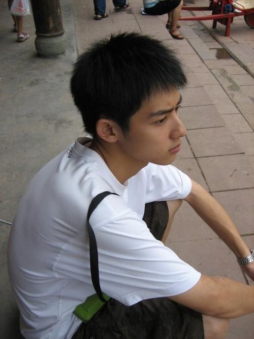 流光容易把人抛:国民校草李冲聪的成长(56p)