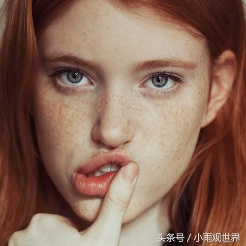 20岁女孩子脸上长雀斑怎么办脸上有雀斑的女人脸部特写高清图片