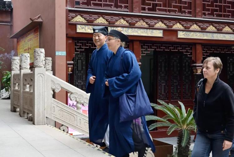 法国道教协会会长景秀道长一行参访上海白云观
