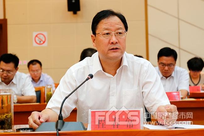 会议启动   会议由市委常委,市政府副市长,市委办公室主任程春常主持