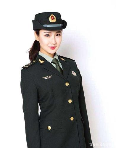 最美仪仗队女兵门佳慧,漂亮的小姐姐都去当兵了