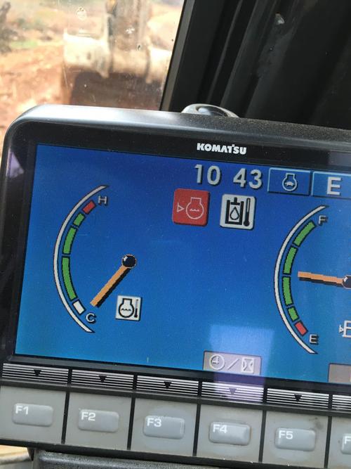 小松220-8挖机,这是什么报警,什么问题