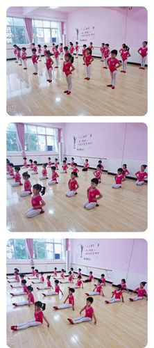 站姿 小八字位 坐姿 跪坐 伸坐       体态训练是培养宝宝气质必不可