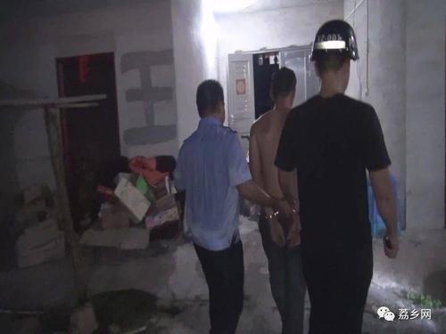 灵山公安对那隆镇两起寻衅滋事案涉案人员开展集中抓捕,7人落网!