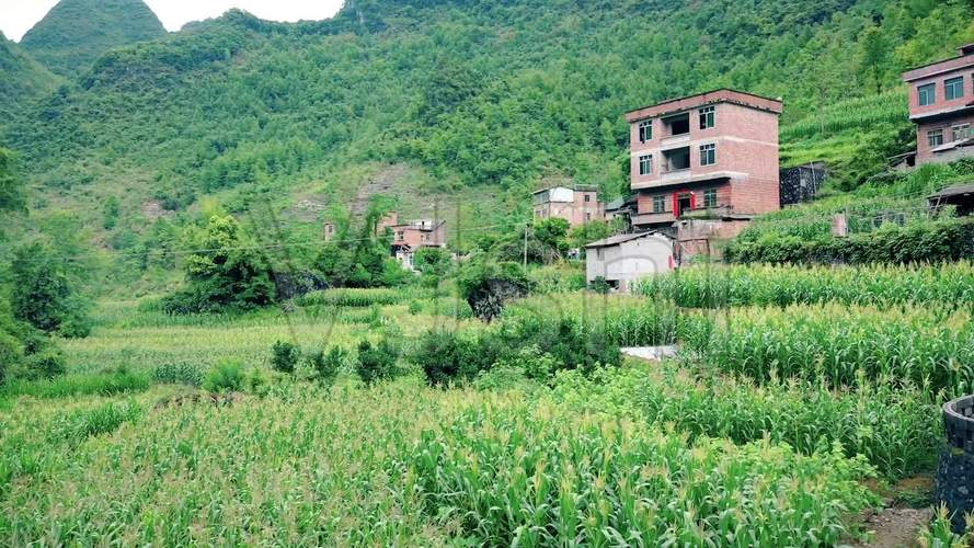 广西大石山区风景多彩毛南