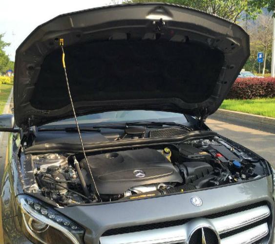 尼桑轩逸汽车机顶盖松了怎么办 汽车机顶盖怎么打开