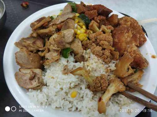 常州纺织服装职业技术学院-第2餐厅-"食堂阿姨的服务态度很好,菜的量