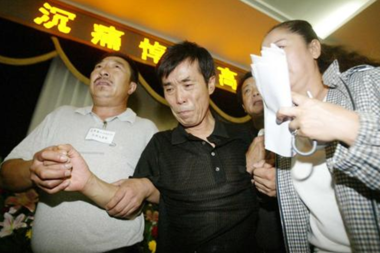 何庆魁,57岁丧子,58岁失去爱人,68岁丧妻,76岁老到让人认不出