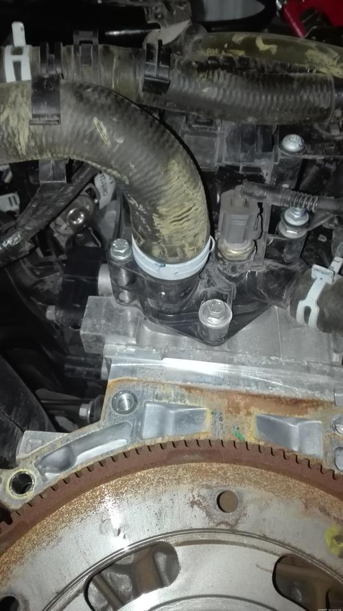 长安福特-翼搏 前挡风集雨板长期漏雨水引起变速箱内部锈蚀严重