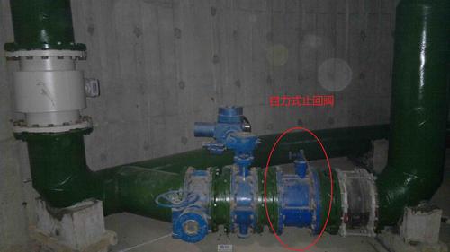 管道出水口已经安装了自力式止回阀了啊