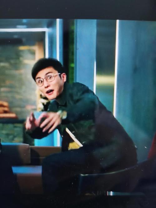 束文波,小夏知道你也是主持人吗
