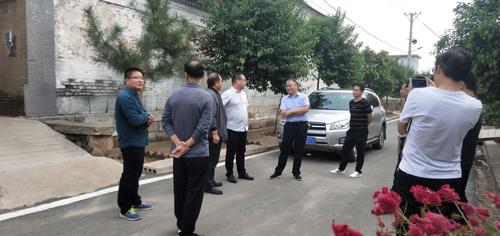 安阳县农村农业局调研组莅临伦掌镇焦坟村调研乡村振兴工作