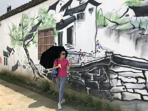 炫彩墙绘扮靓了"石帆村"