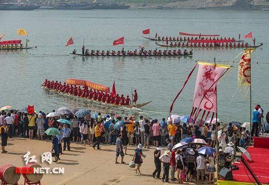 武陵山生态茶文化旅游节暨沅陵传统龙舟国际邀请赛开幕