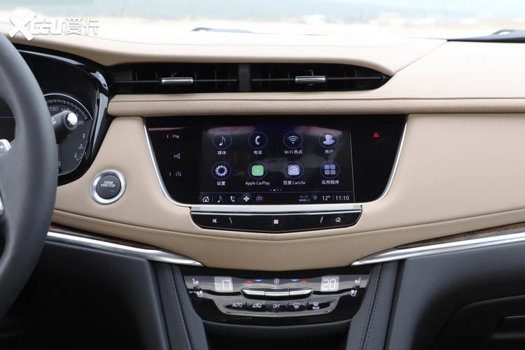 中控屏幕虽然是8英寸,尺寸并不大,但却采用了全新的凯迪拉克移动互联