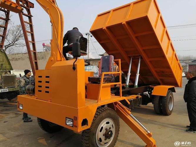 四不像随车挖厂家改装定制 济宁亚信制造 四轮农用车随车挖掘机