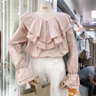 粉色荷叶领上衣