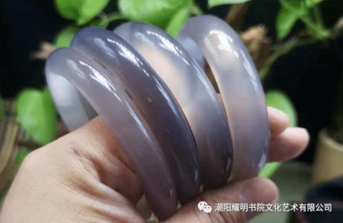 天然玉髓与非天然玉髓的区别