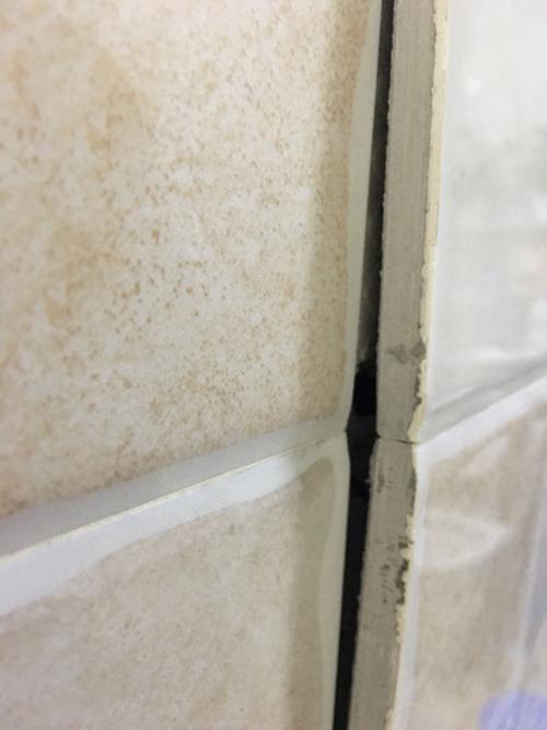 卫生间墙砖空鼓脱落