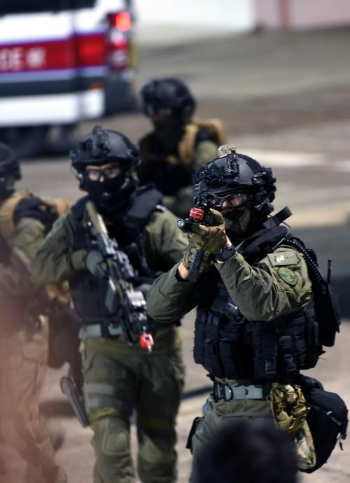 5月11日,香港飞虎队在演习中营救"人质".