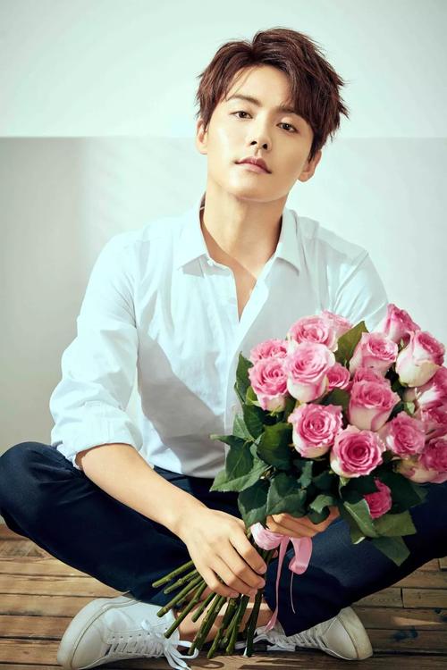 马天宇悼念父亲被骂上热搜,你的偶像可能还没你坚强,却要带给你所有正