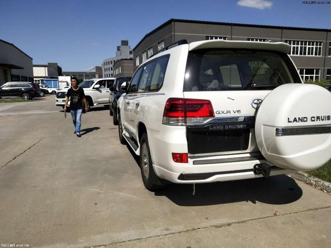 19款丰田兰德酷路泽4000行情报价激情改装