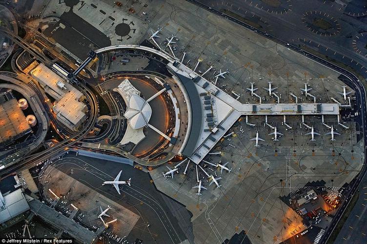 摄影师航拍美大型机场鸟瞰图壮景[高清组图]